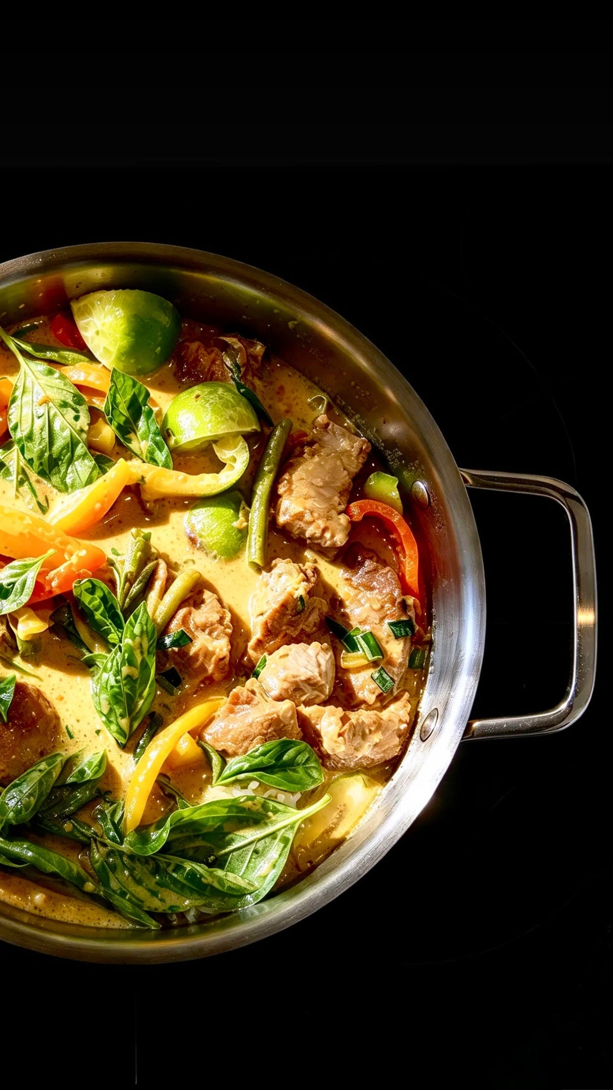 Curry rouge de porc aux aubergines thaï et basilic thaï