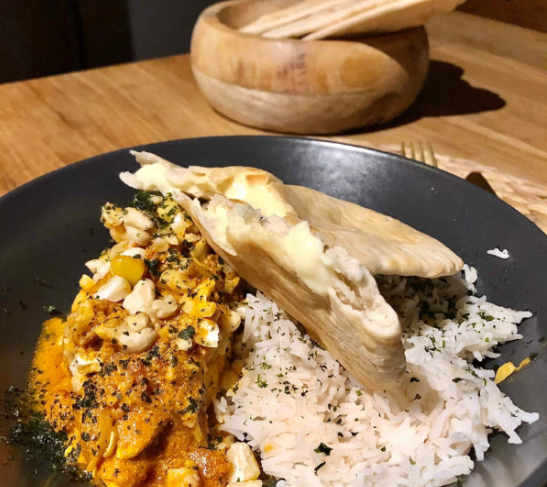 Poulet Tikka Masala maison et cheese naans